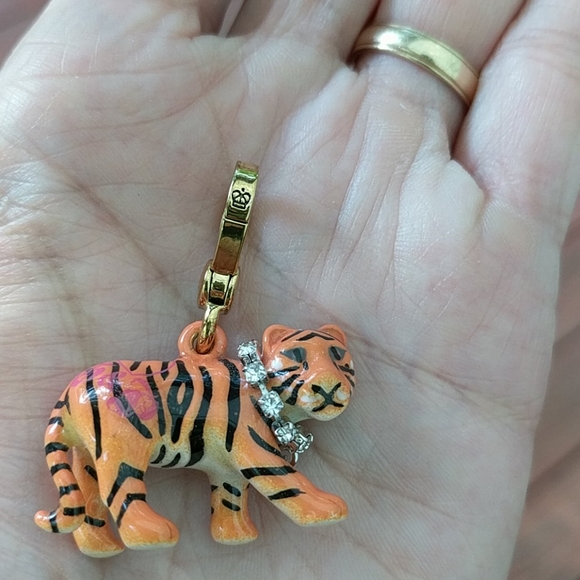 JUICY COUTURE TIGER CHARM!!!🐯🐯🐯🐾🐾🐾 - Picture 14 of 14